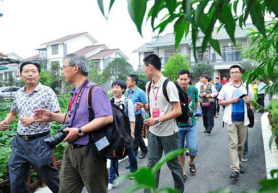 “中方：敦促美方停止对中国记者迫害 勿谓言之不预”
