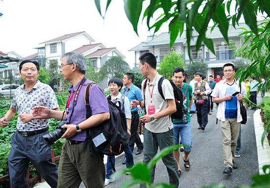 “浙江一保安徒手接抱跳楼轻生女子致高位截瘫”