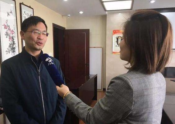 “华春莹连发三问，一针见血”