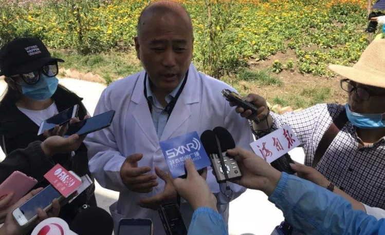 “人民大会堂内两次点名孙政才”