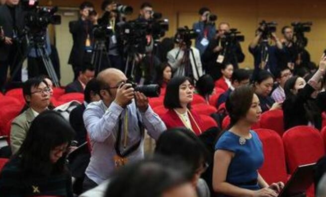 “外交部就美国总统特朗普即将访华举行媒体吹风会”