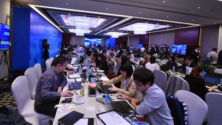 “中纪委曝光八起违反八项规定问题 违规收礼问题突出”